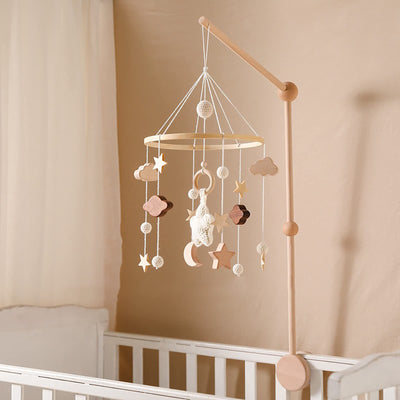 Baby-Mobile aus Holz mit Filzkugeln und Wolken-Ornament 