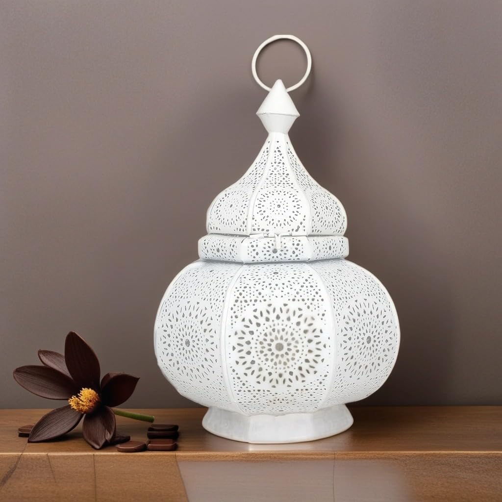 Oriental lantern for outdoors as a garden lantern, or indoors as a lantern