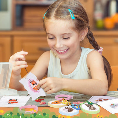 Set de 6 pièces de point de croix pour enfants, sets de broderie avec des motifs d'animaux de la forêt, set de travaux d'aiguille pour enfants avec instructions pour des porte-clés DIY