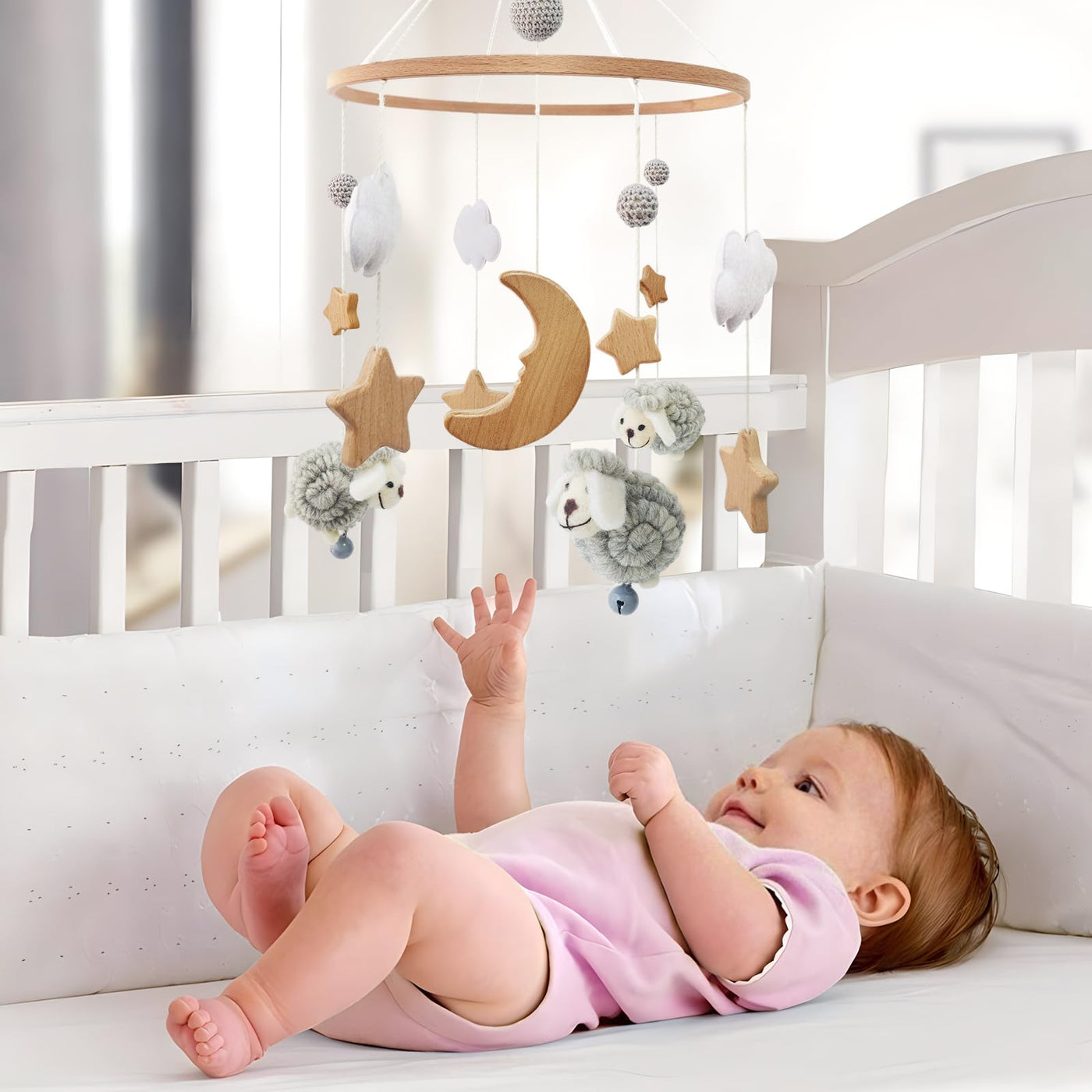 Mobile Babybettchen Glocke Windspiel Baby mit Wolken Sterne