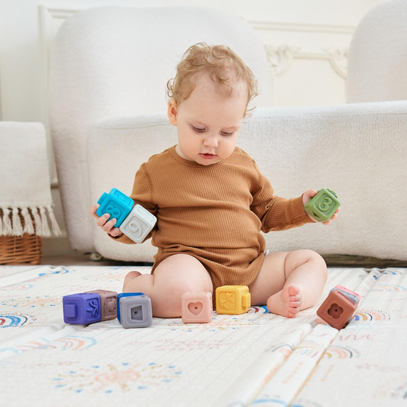 Jouets pour bébés et enfants en silicone - 12 cubes d'activités sensorielles - développement précoce et dentition