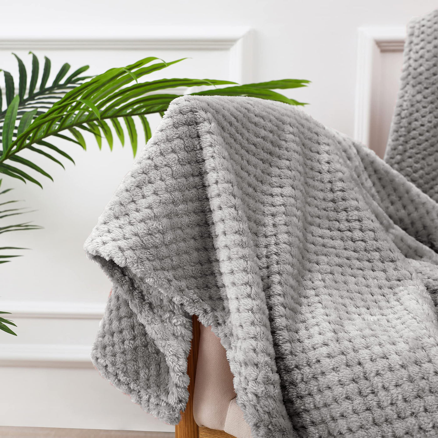 Cuddly blanket Super soft and warm fleece blanket for sofa, couch and bed with waffle pattern, cozy & comfortable blanket