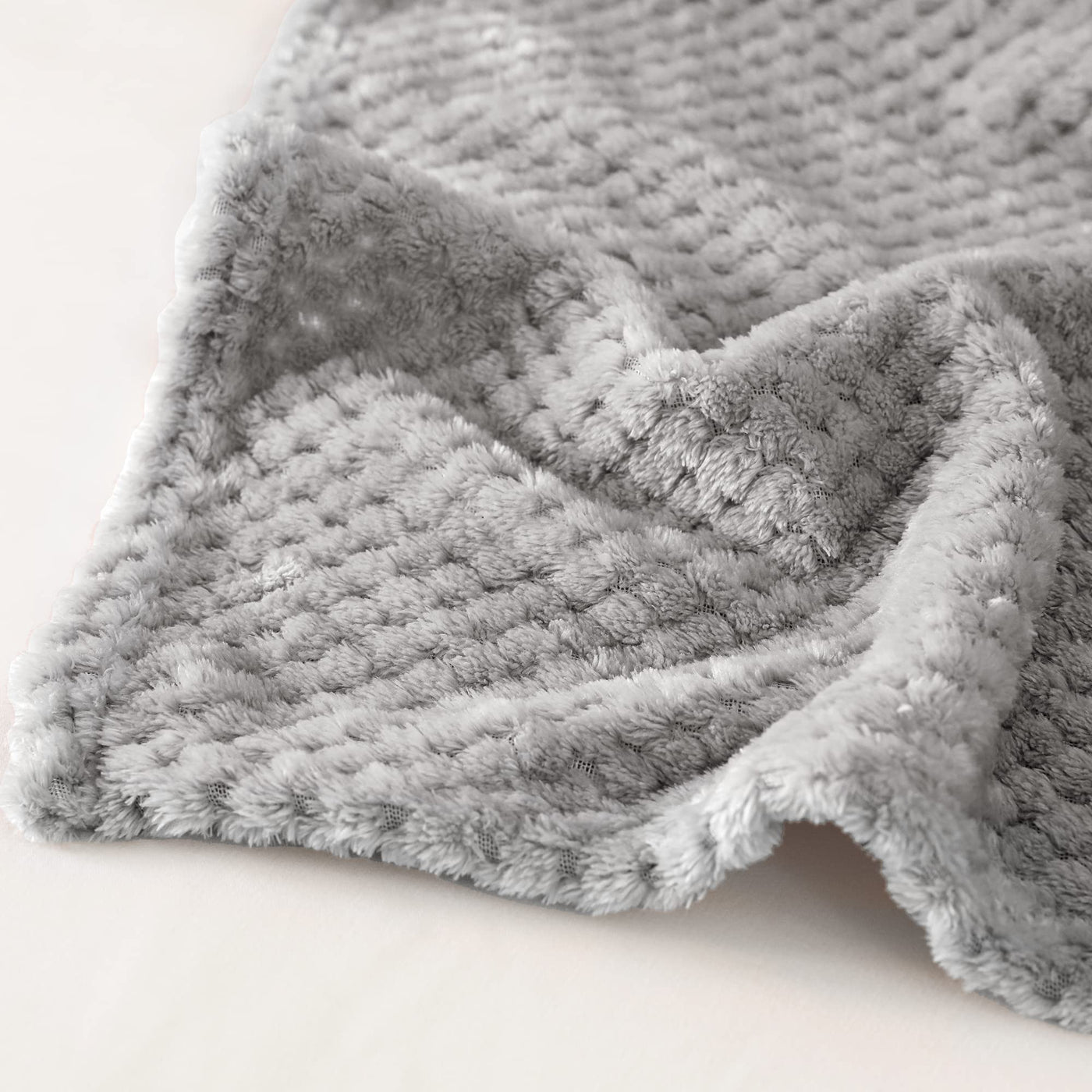 Cuddly blanket Super soft and warm fleece blanket for sofa, couch and bed with waffle pattern, cozy & comfortable blanket