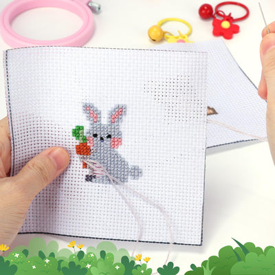 Set de 6 pièces de point de croix pour enfants, sets de broderie avec des motifs d'animaux de la forêt, set de travaux d'aiguille pour enfants avec instructions pour des porte-clés DIY