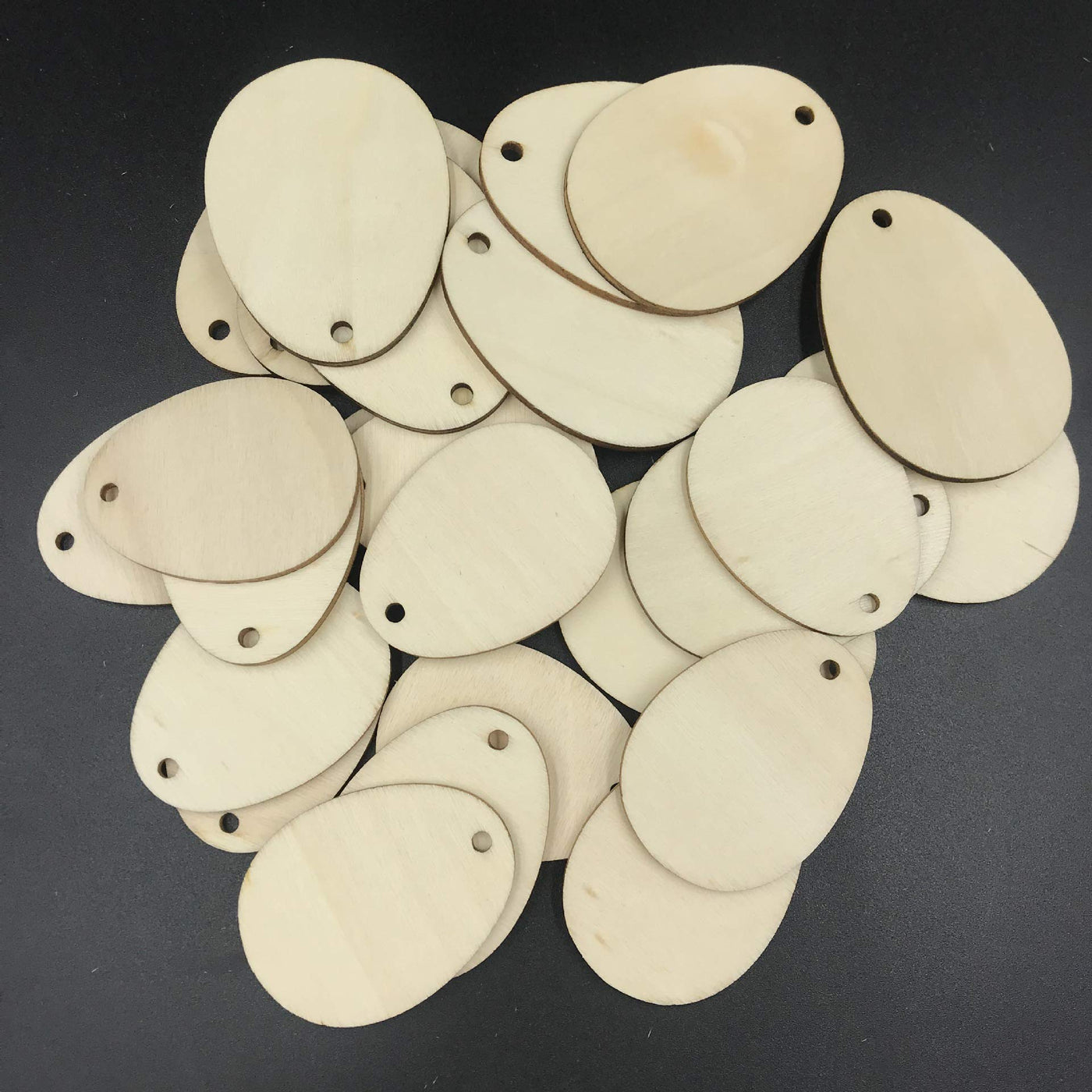 Ostern Holzanhänger 40pcs Ostereier Dekoration mit String DIY Handwerk