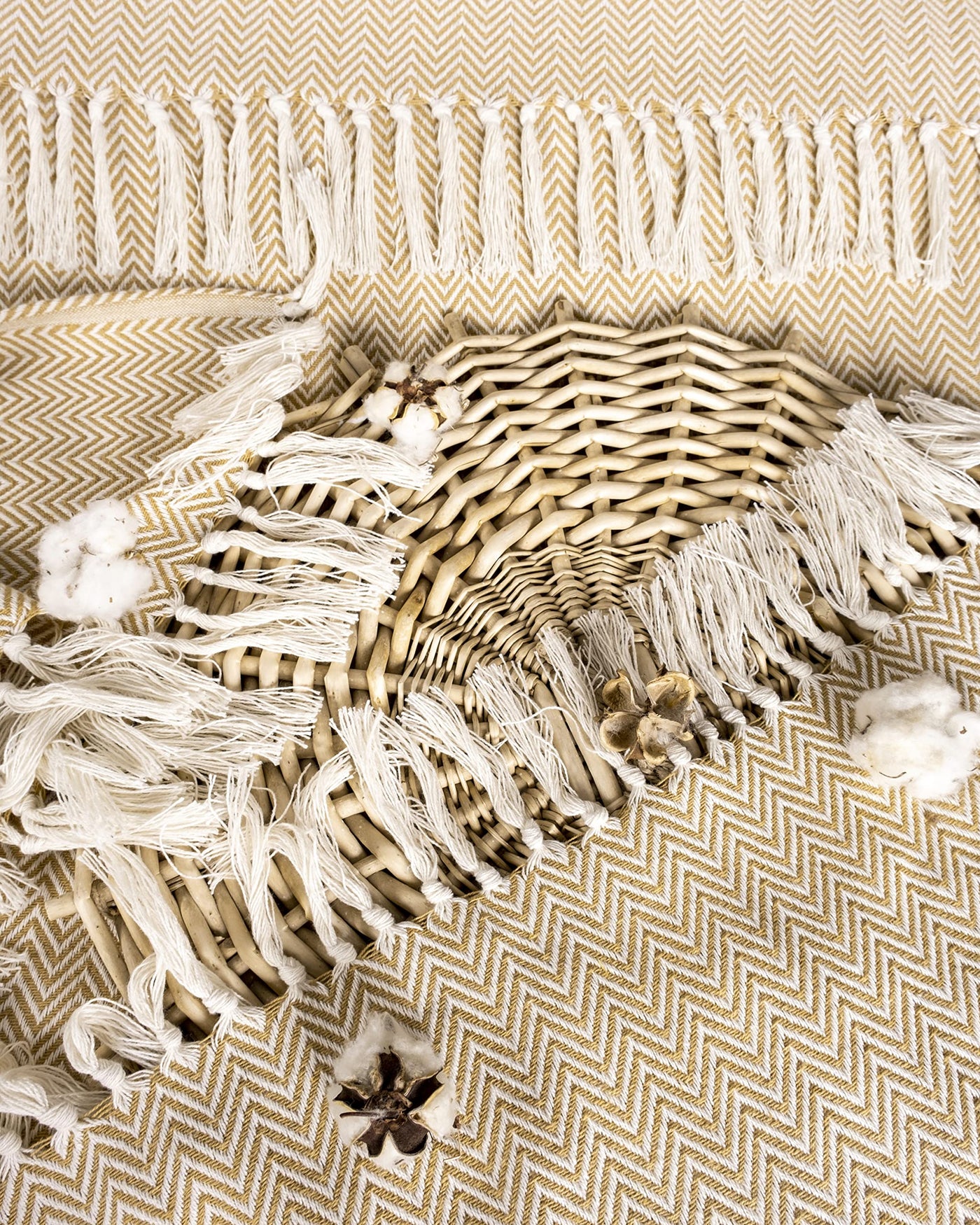 Premium bedspread with fringes - cotton blanket as bed throw, couch throw