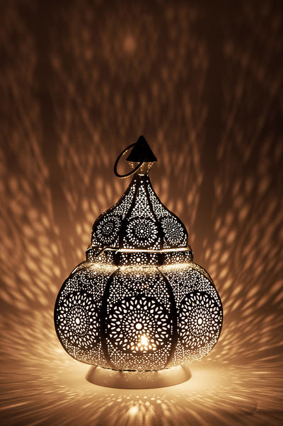 Oriental lantern for outdoors as a garden lantern, or indoors as a lantern