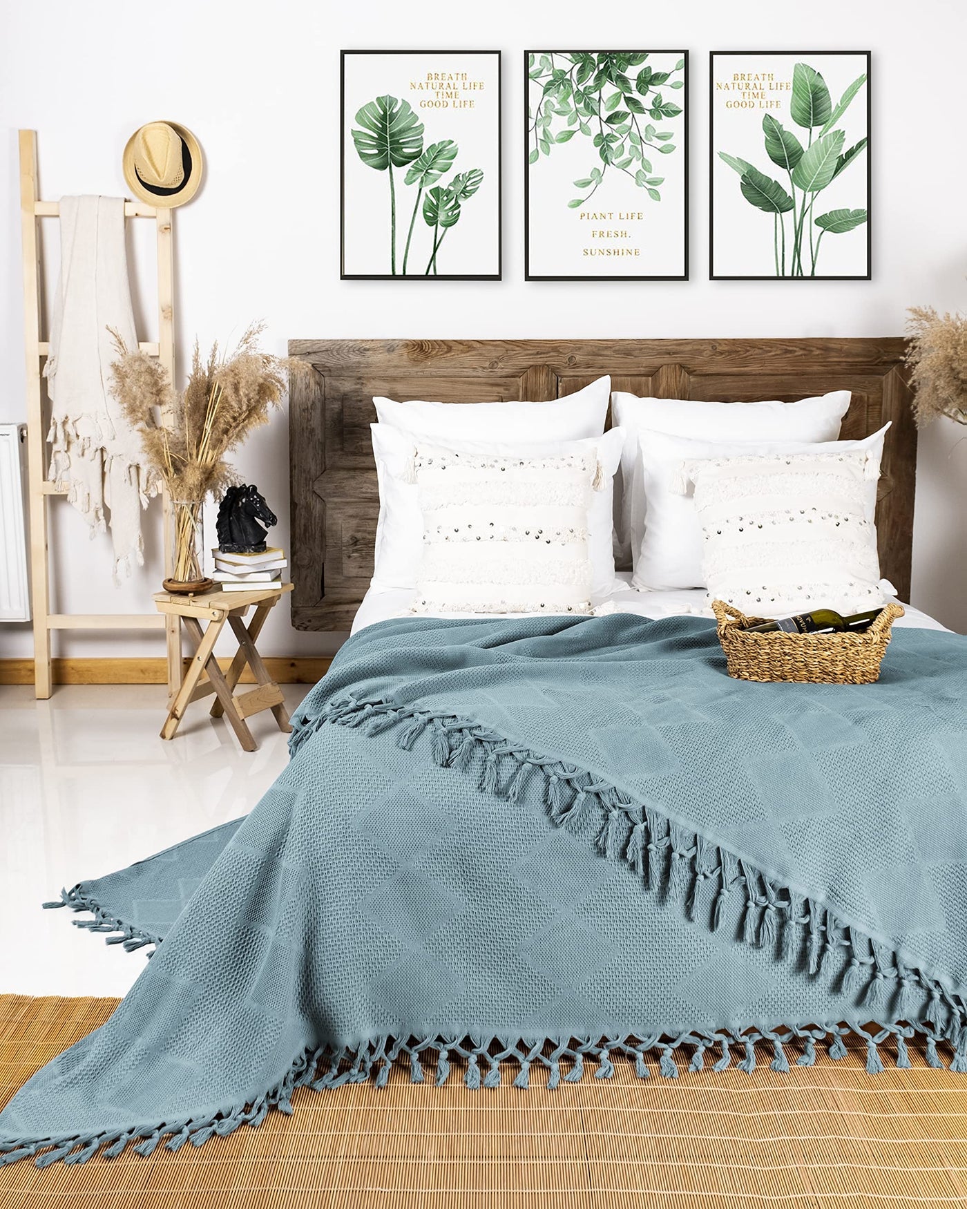 Premium bedspread with hand-knotted fringes - 100% cotton - waffle pique summer blanket - cotton blanket as bed throw, couch throw & sofa blanket