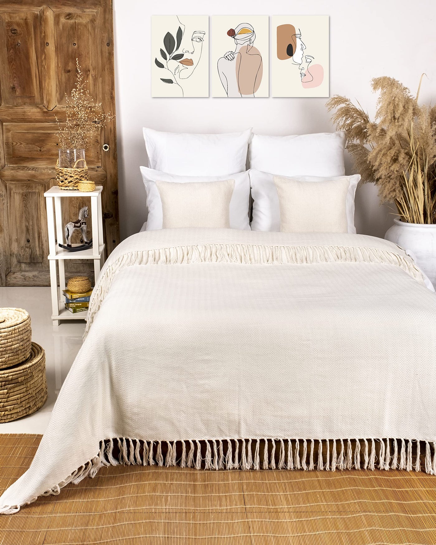 Premium bedspread with fringes - cotton blanket as bed throw, couch throw