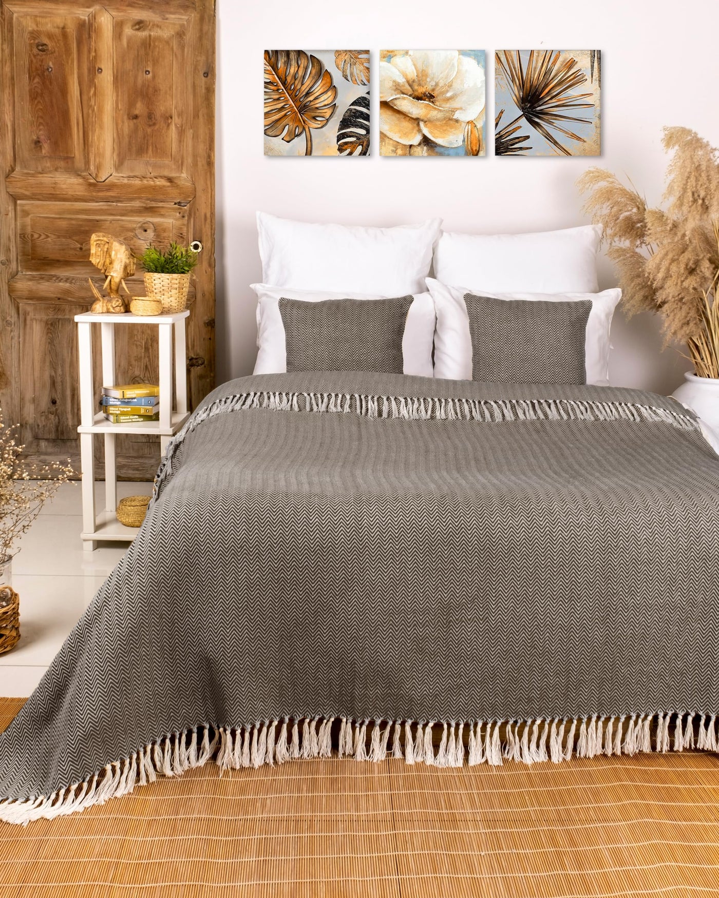 Premium bedspread with fringes - cotton blanket as bed throw, couch throw