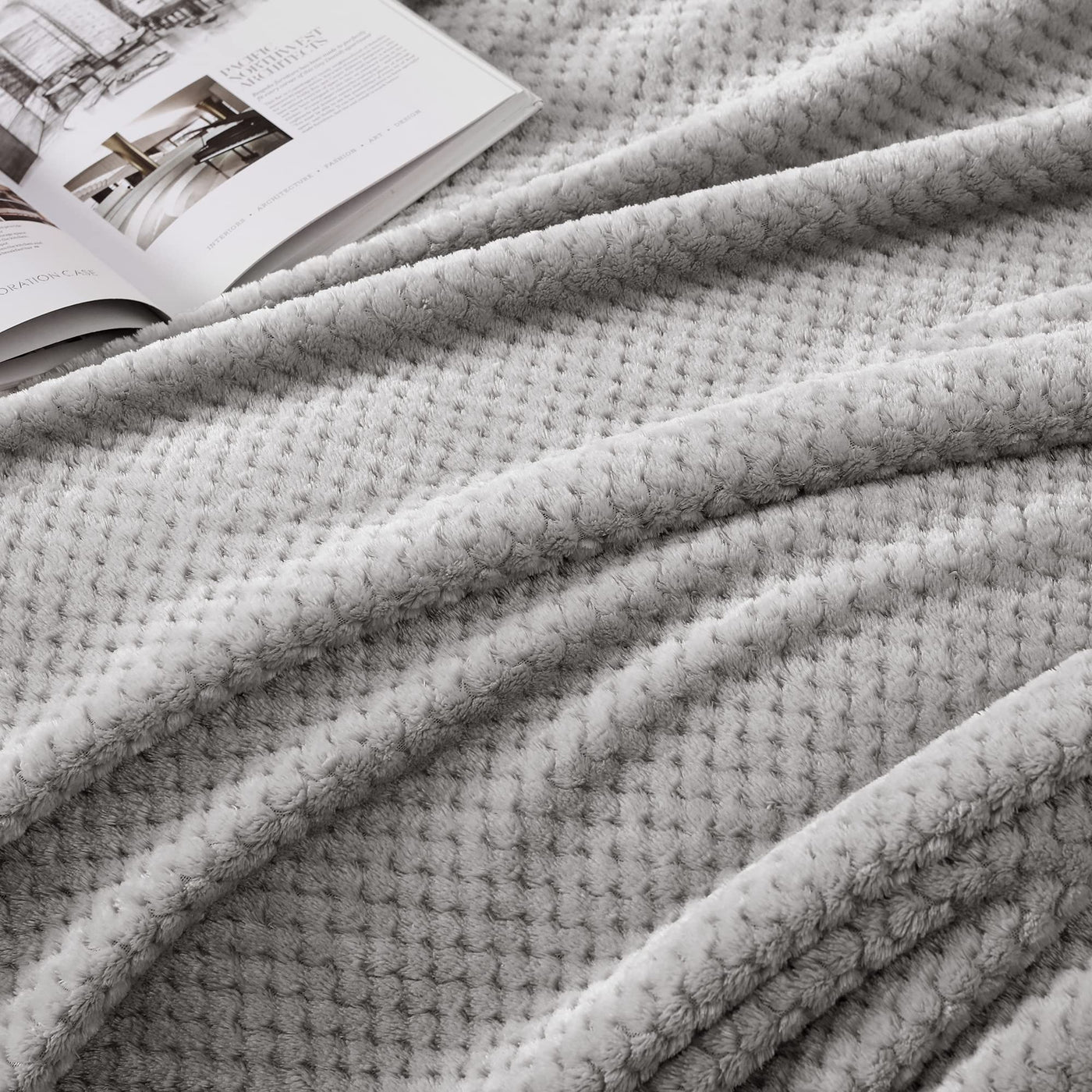 Cuddly blanket Super soft and warm fleece blanket for sofa, couch and bed with waffle pattern, cozy & comfortable blanket