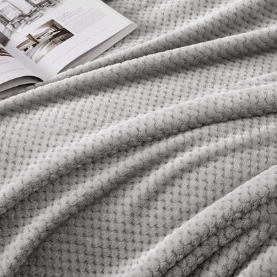 Cuddly blanket Super soft and warm fleece blanket for sofa, couch and bed with waffle pattern, cozy & comfortable blanket