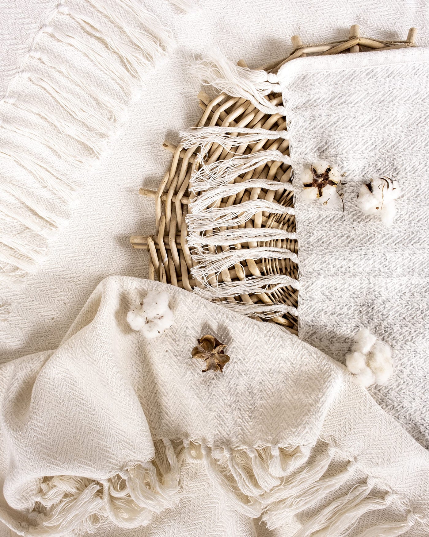 Premium bedspread with fringes - cotton blanket as bed throw, couch throw