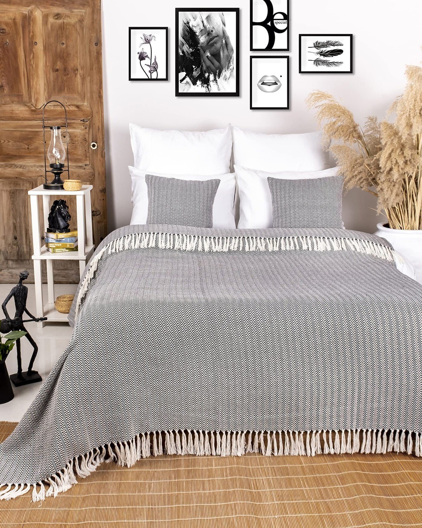 Premium bedspread with fringes - cotton blanket as bed throw, couch throw