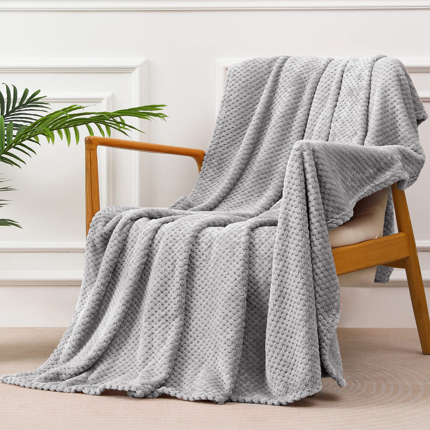 Cuddly blanket Super soft and warm fleece blanket for sofa, couch and bed with waffle pattern, cozy & comfortable blanket