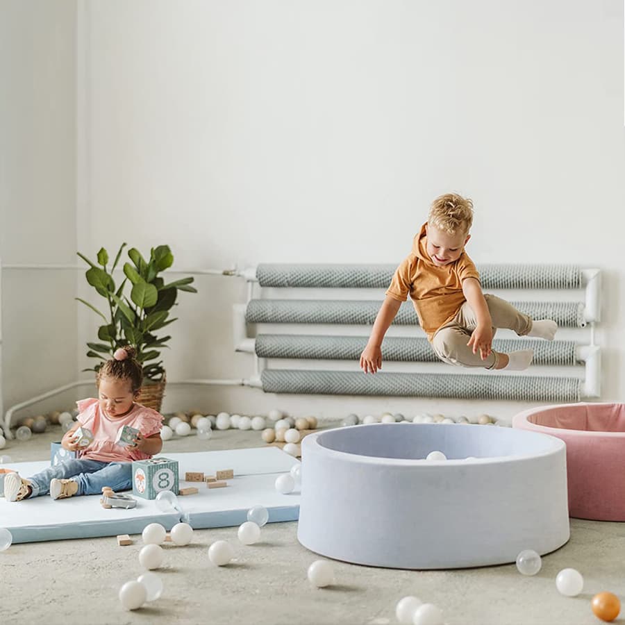 Large soft ball pits with 200 balls