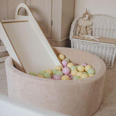 Big soft ball pits with balls