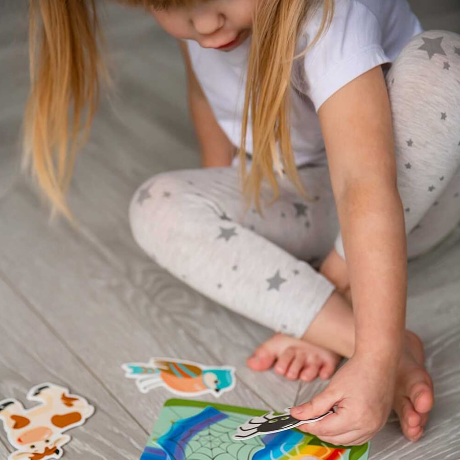 Plastic cards with velcro - games that facilitate  imaginative thinking.